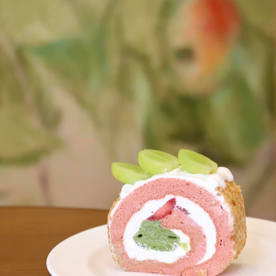 パティスリーヒラノ(cafe HIRANO) ロールケーキ ぶどうロール