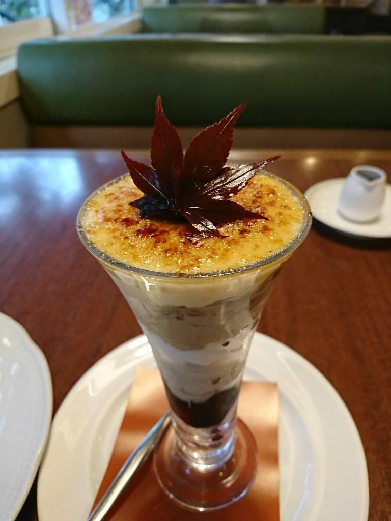 ロイヤルホスト&nbsp;パフェ・サンデー&nbsp;渋皮栗とほうじ茶のブリュレパフェ