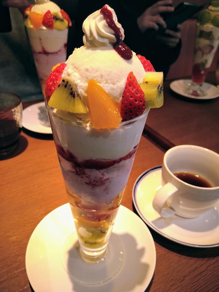 パティスリーヒラノ(cafe HIRANO) パフェ・サンデー フルーツ杏仁パフェ