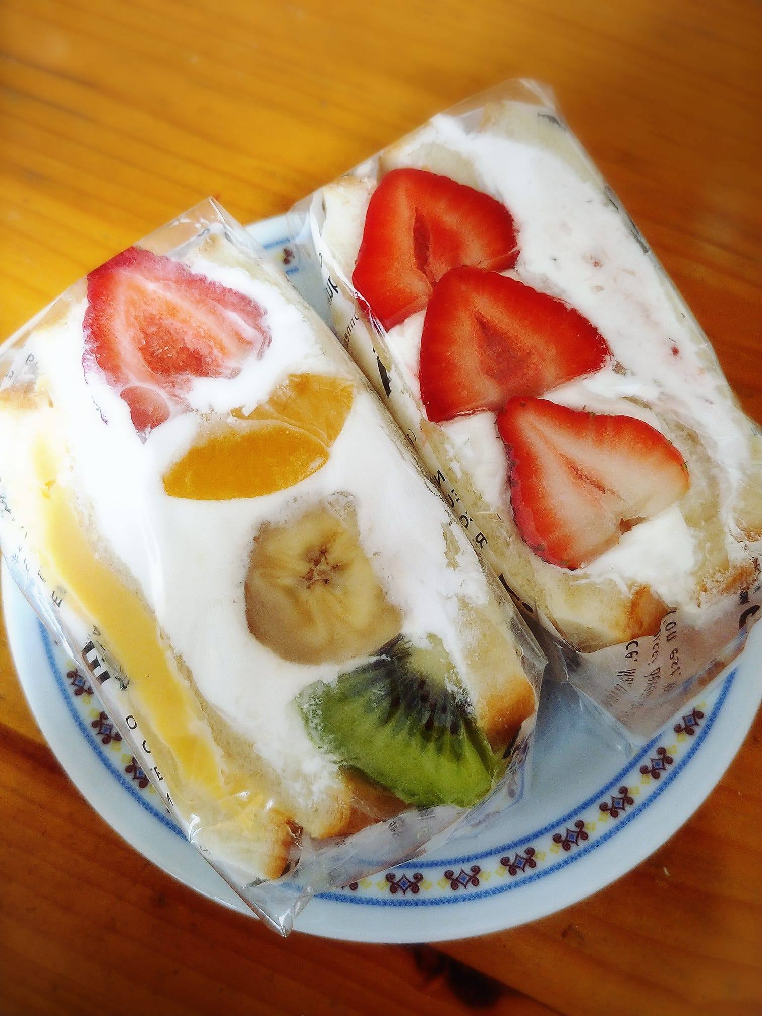 フルーツ&ブレッド サンチ サンド いちごみるくサンド&フルーツサンド