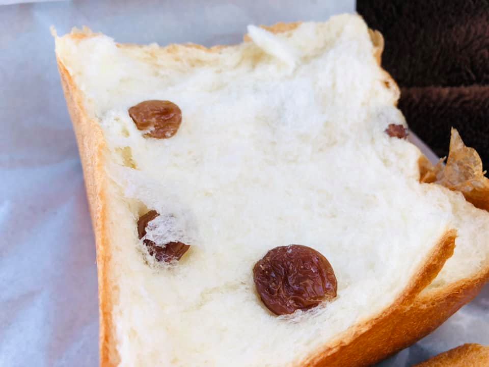 高級食パン専門店並んで歯磨き&nbsp;パン&nbsp;1日20本!レーズンパン
