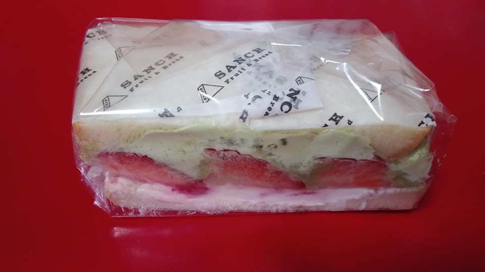 フルーツ&ブレッド サンチ サンド 抹茶といちごのクリームチーズサンド