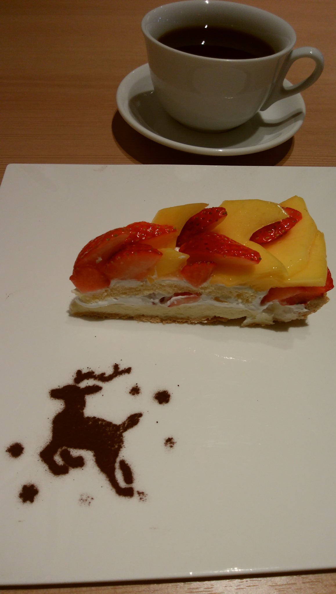 カフェコムサ(cafe commeca) ケーキ・タルト いちごとマンゴーのケーキ