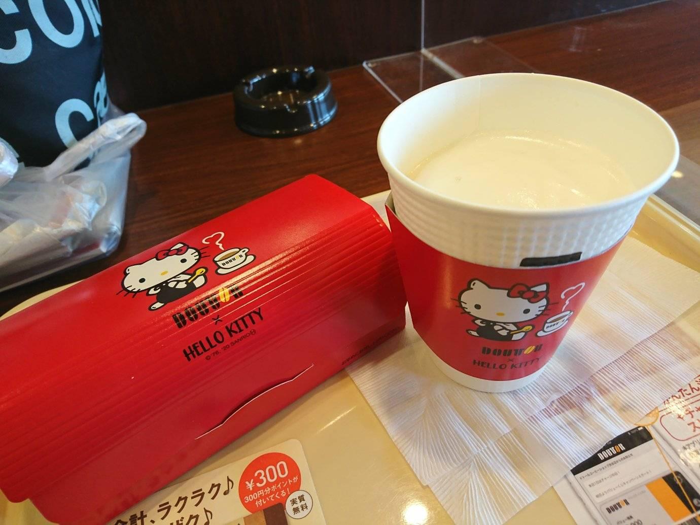 ドトールコーヒー&nbsp;ワッフル,ドリンク&nbsp;アップル＆カスタードのワッフルケーキ&アップル カフェ・オレ