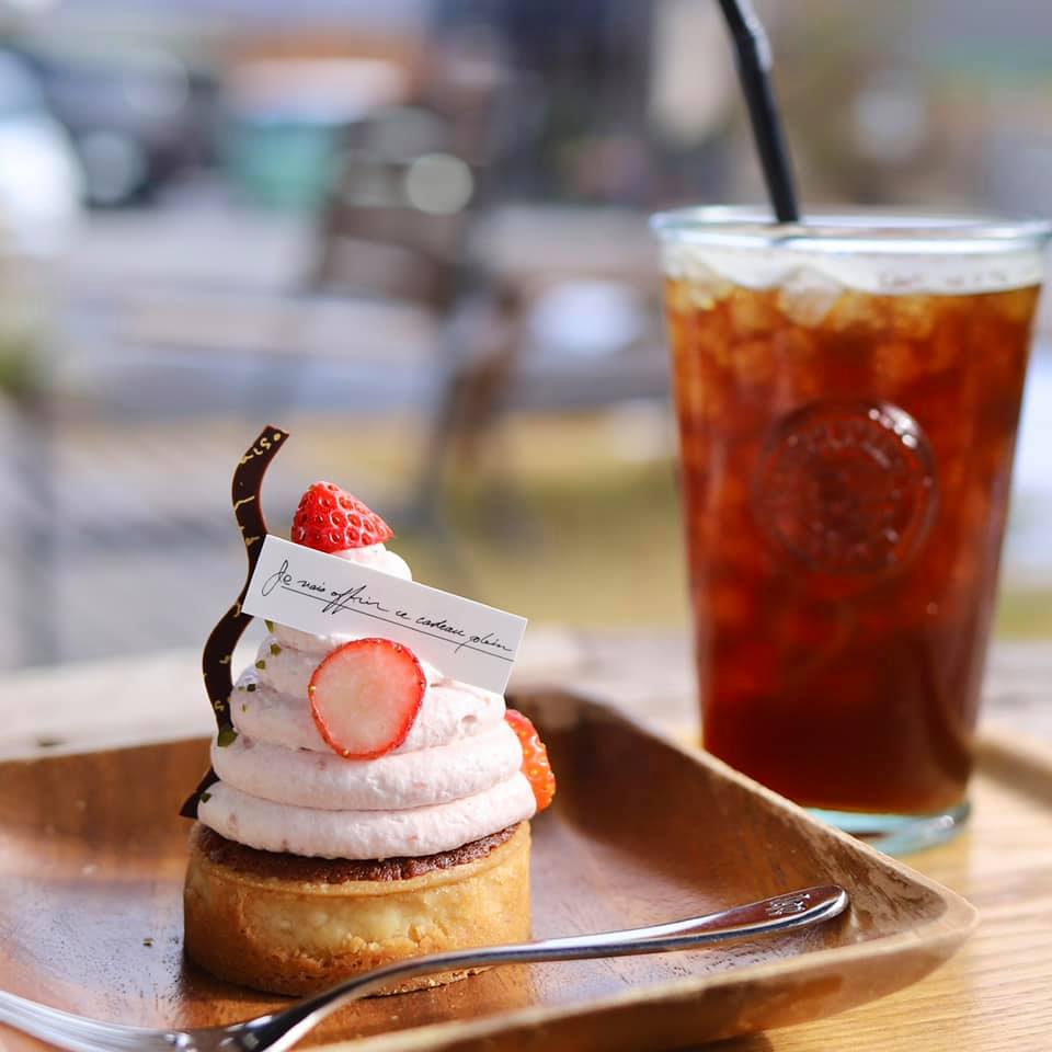 LEVRE and BON(レーブルアンドボン) ケーキ・タルト いちごモンブラン&カシスマロン