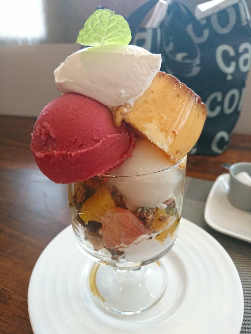 ごはんとワイン洋食のチトセヤ プリン プリンアラモードパフェ
