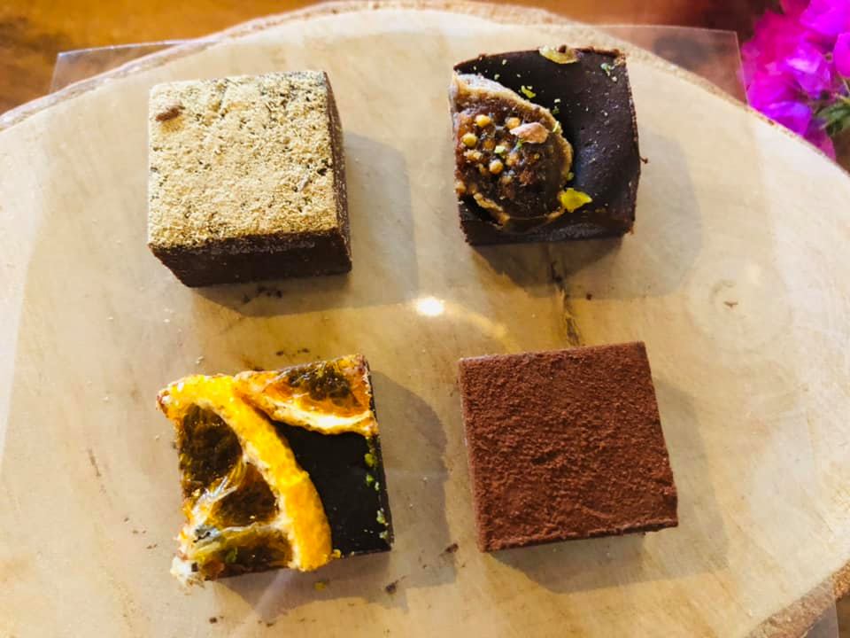ヌボー生花店 Adorer Cafe(アドレカフェ) チョコレート,ケーキ・タルト ヴィーガン生チョコレートおすすめ4種類&ストロベリーのローケーキ