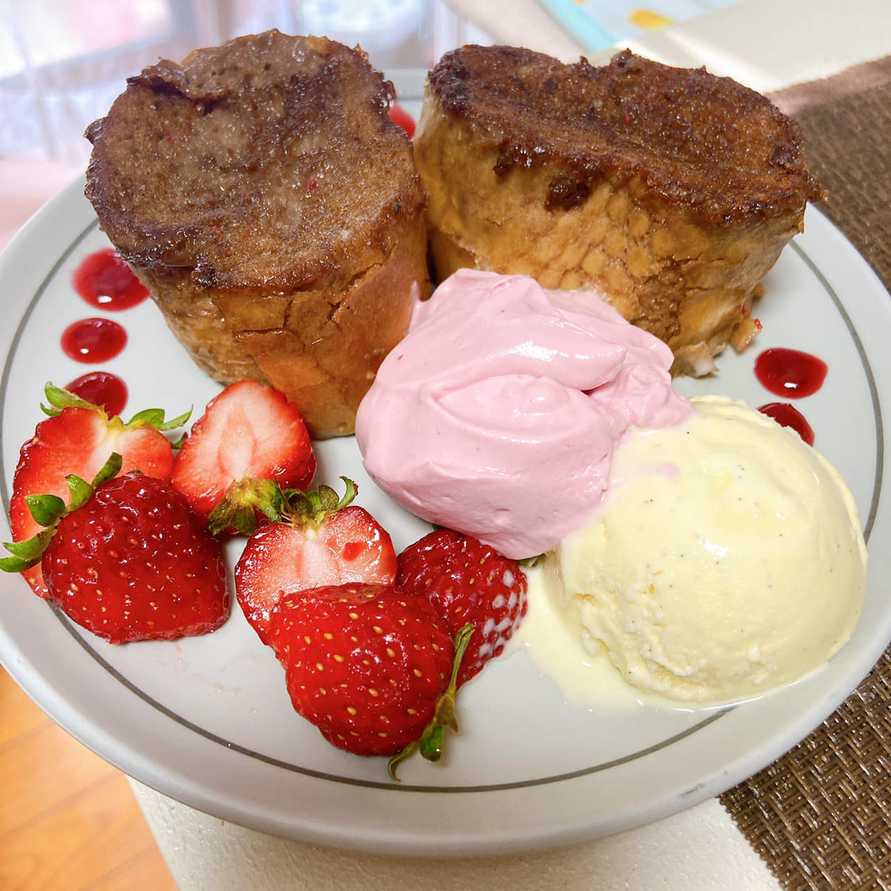 87cafe&nbsp;フレンチトースト&nbsp;イチゴづくしのショコラフレンチトースト