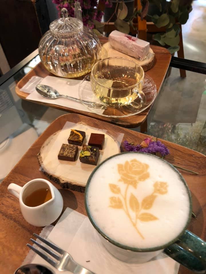 ヌボー生花店　Adorer Cafe（アドレカフェ）&nbsp;チョコレート,ドリンク&nbsp;お花屋さんのティータイム