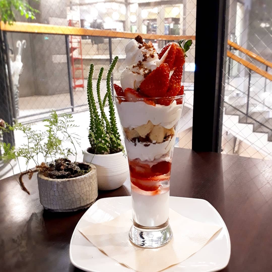 cafe VALEUR(カフェ ヴァルール) パフェ・サンデー 苺のパフェ