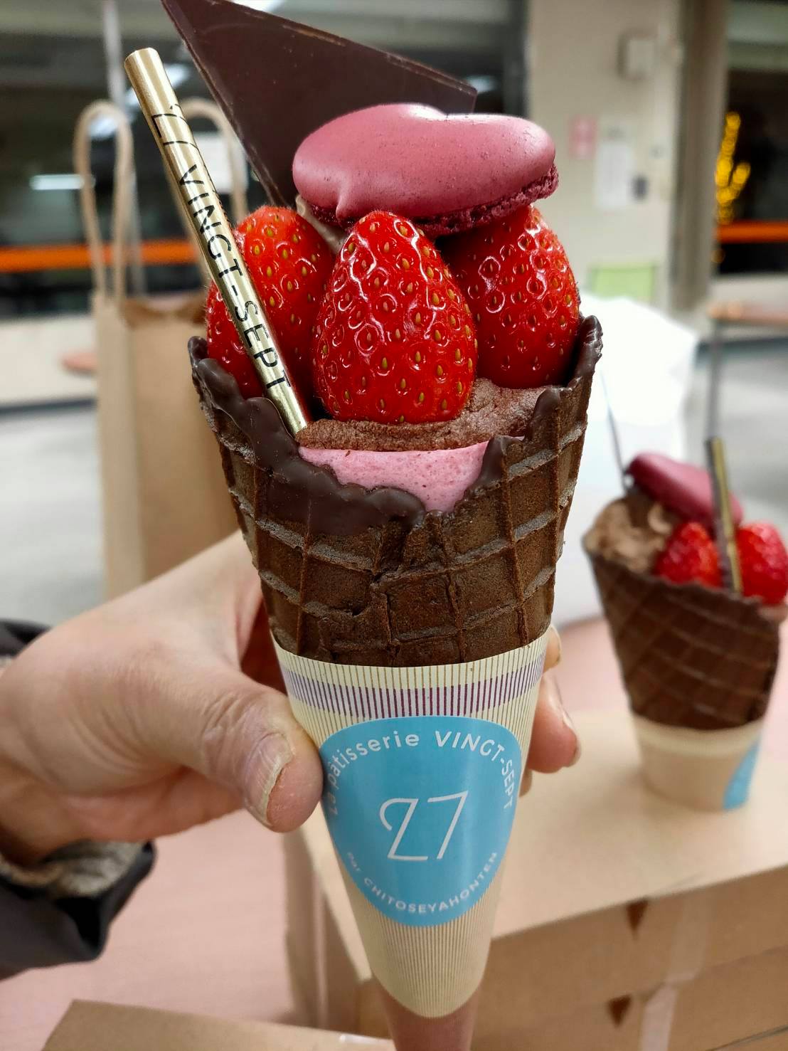 パティスリー27（ヴァンセット）&nbsp;チョコレート&nbsp;コロネ･ショコラ･フレーズ