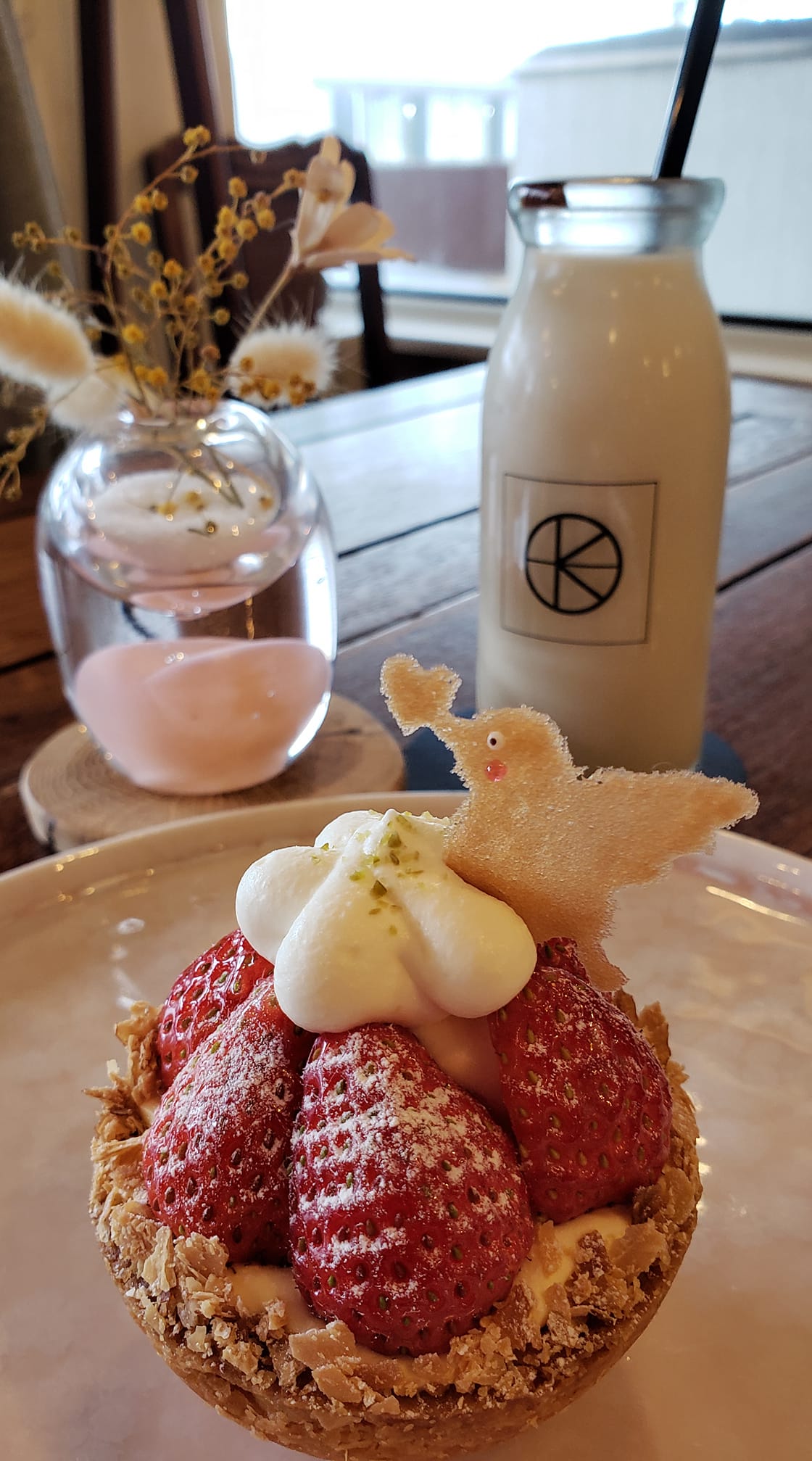 dessert&cafe Deko(デザート&カフェ デコ) ケーキ・タルト 苺のタルトとコーヒー牛乳