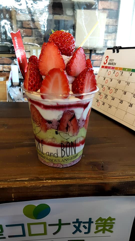 LEVRE and BON(レーブルアンドボン) パフェ・サンデー 限定いちごパフェ