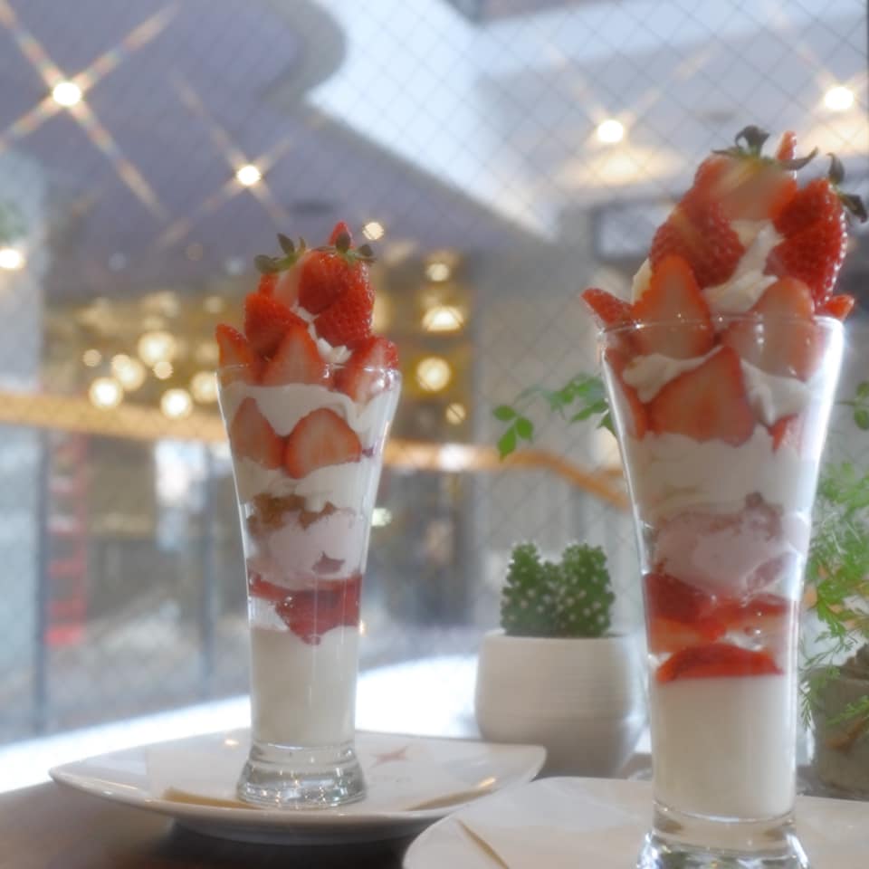 cafe VALEUR(カフェ ヴァルール) パフェ・サンデー 苺のパフェ