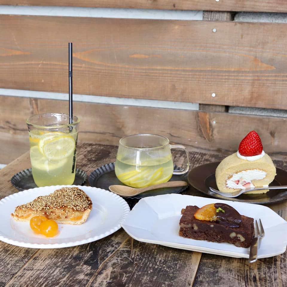 ゴーシュ(Gauche)&nbsp;ケーキ・タルト&nbsp;いちごロールケーキ&金柑とごまのタルト&オレンジブラウニー