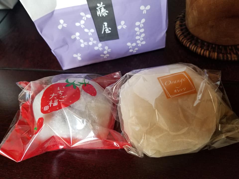 御菓子司 藤屋(オカシヅカサ フジヤ) 大福 ミカン大福&イチゴ大福