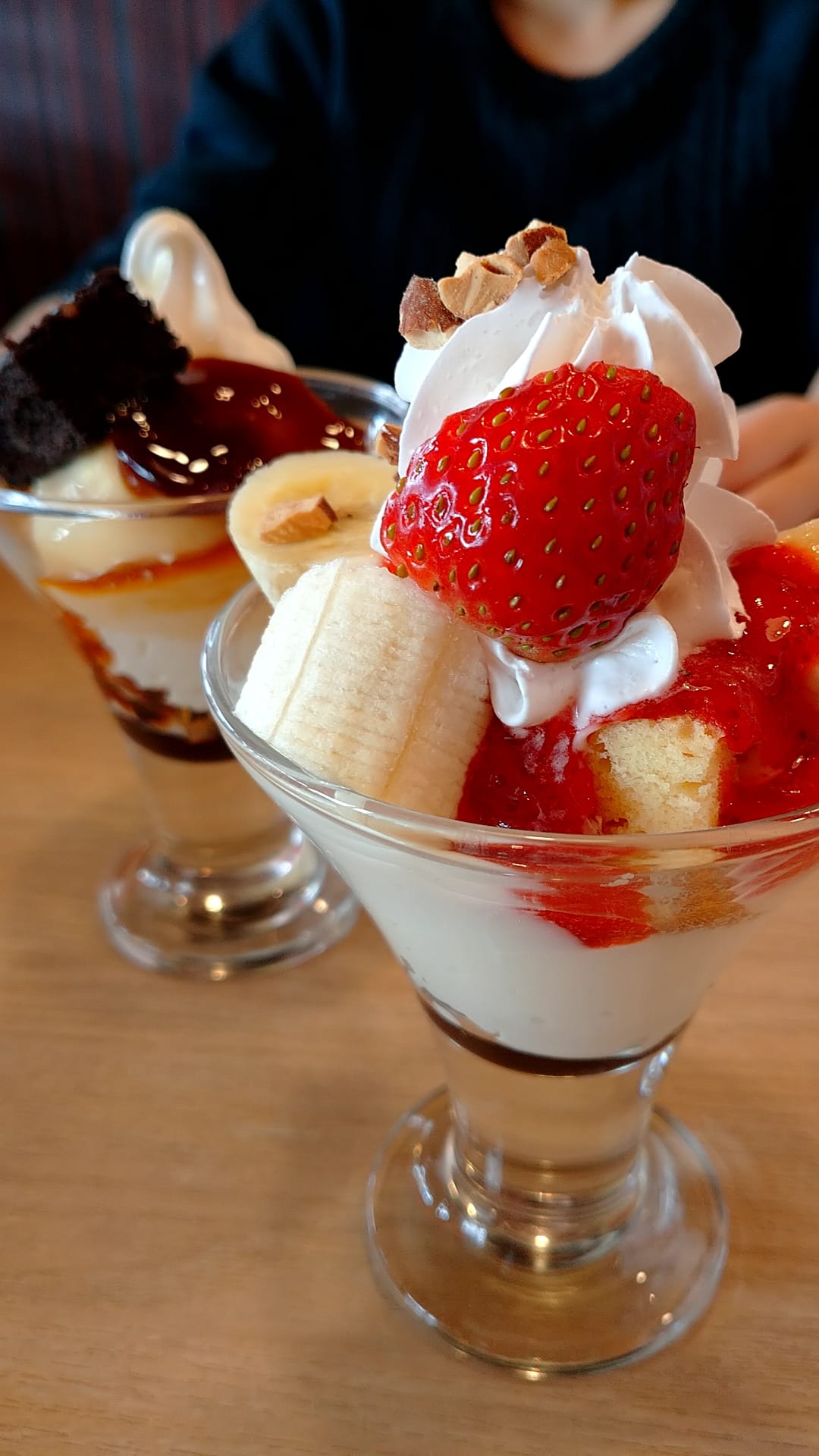 ガスト パフェ・サンデー,プリン イチゴのトライフル&喫茶店のプリン ソフトクリーム&ブラウニー