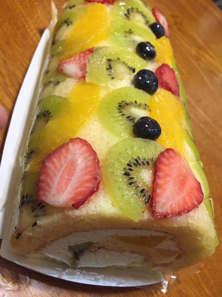 あづみ野菓子工房 彩香(サイカ)
ロールケーキ フルーツロール
