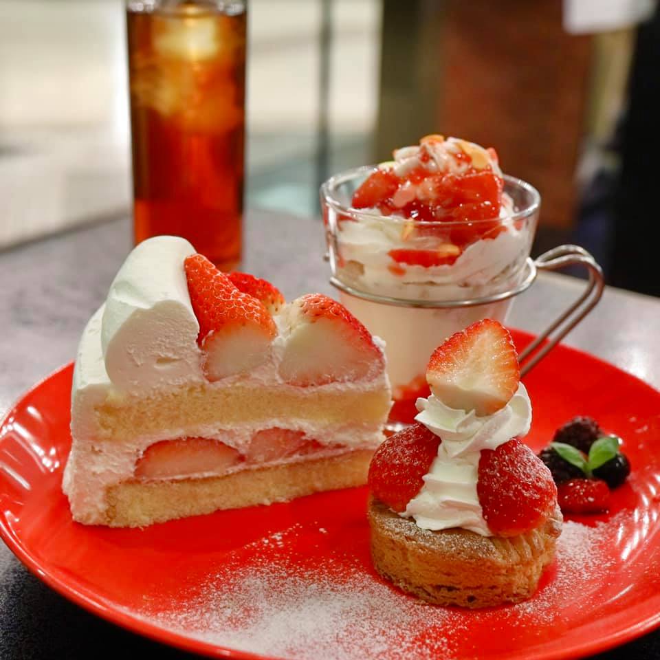 イタリアン・トマト&nbsp;ケーキ・タルト,パフェ・サンデー,ガレット&nbsp;いちごプレート