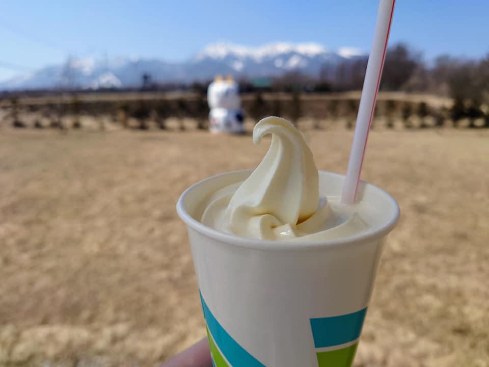 ヤツレン乳製品直売所&nbsp;ソフトクリーム&nbsp;ポッポ牛乳フロート