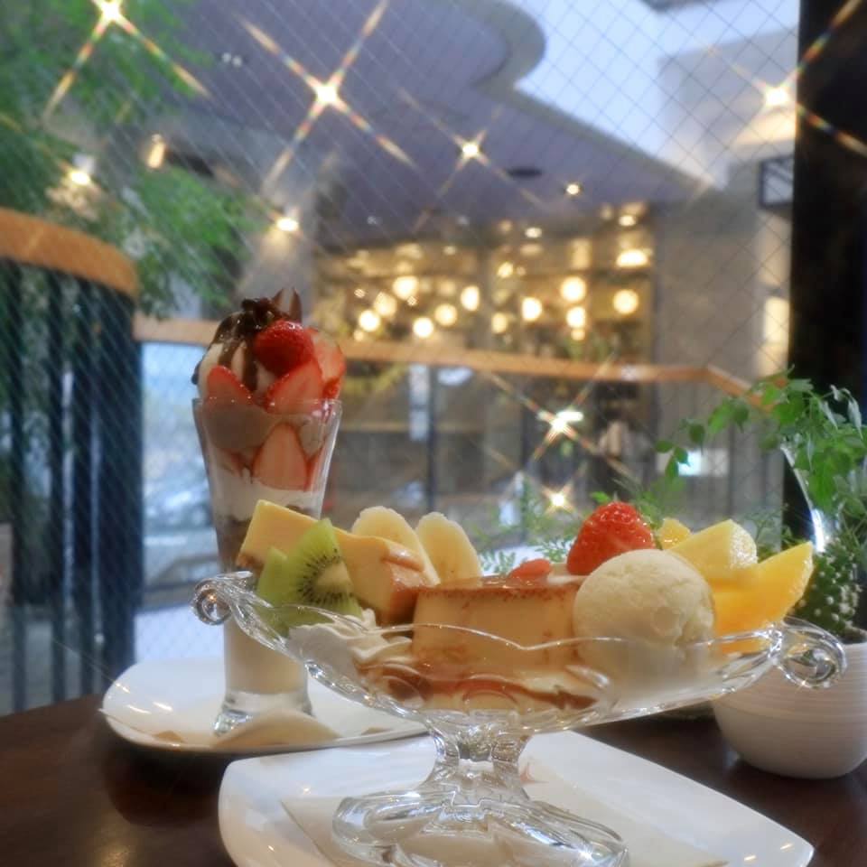 cafe VALEUR(カフェ ヴァルール) パフェ・サンデー,プリン ヴァルールのスイーツ