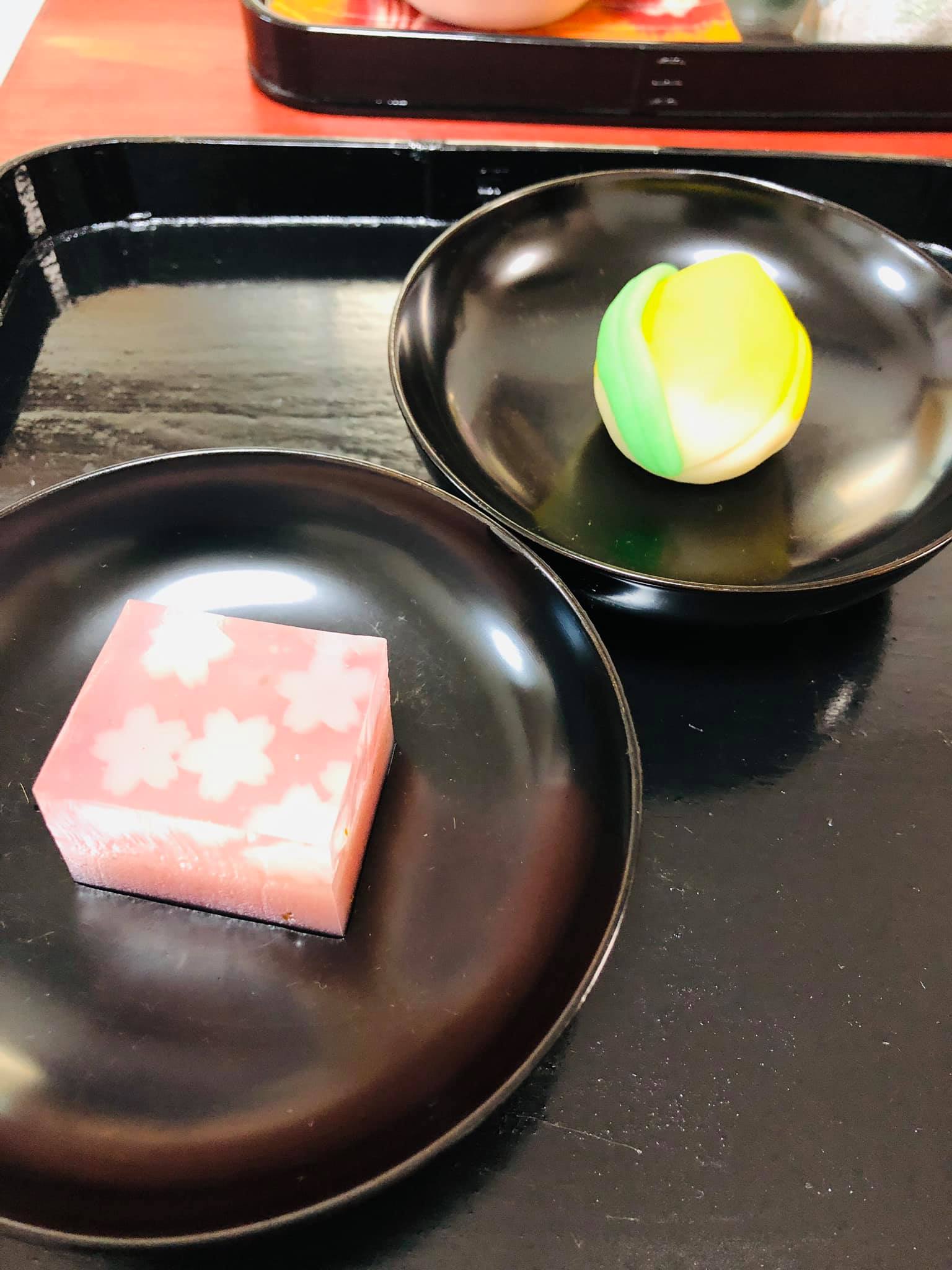 カフェギャラリー お茶の間(野田園) 和菓子 ホワイトチョコのチューリップと桜羊羹