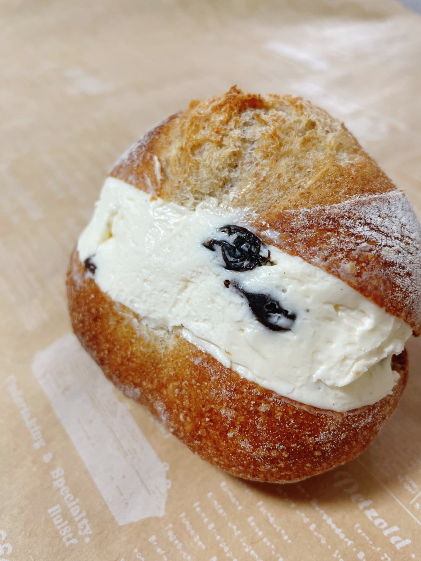 EN BAKERY 39!(エン ベーカリー サンキュー) パン あんバタサンドと、ラムレーズンクリームパン