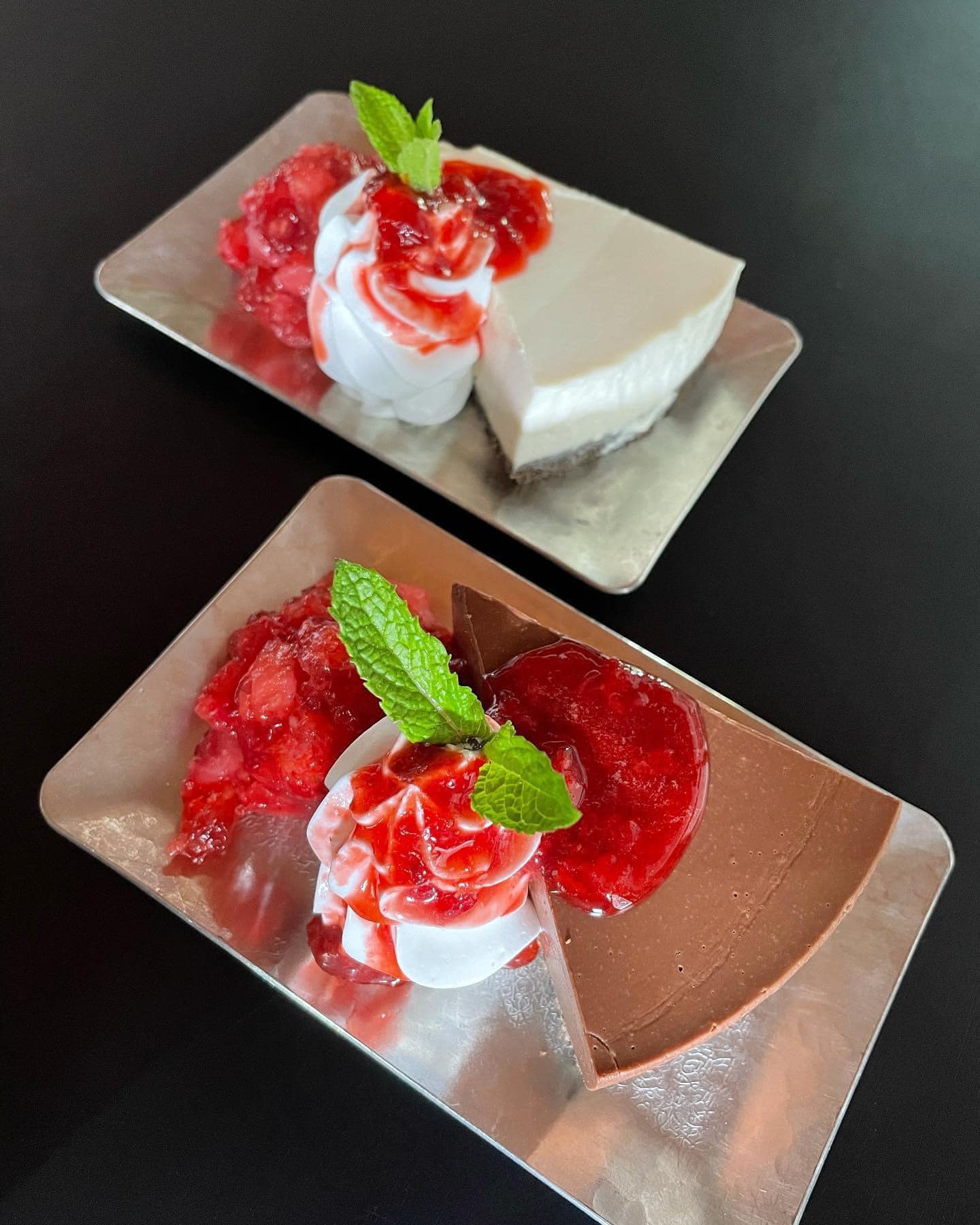 カフェ美場(ビバ) チーズ・フロマージュ レアチーズケーキ&チョコレアチーズケーキ