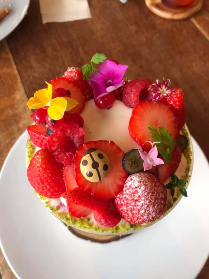 dessert&cafe Deko(デザート&カフェ デコ) ケーキ・タルト,パフェ・サンデー ブーケパフェ&いちごタルト