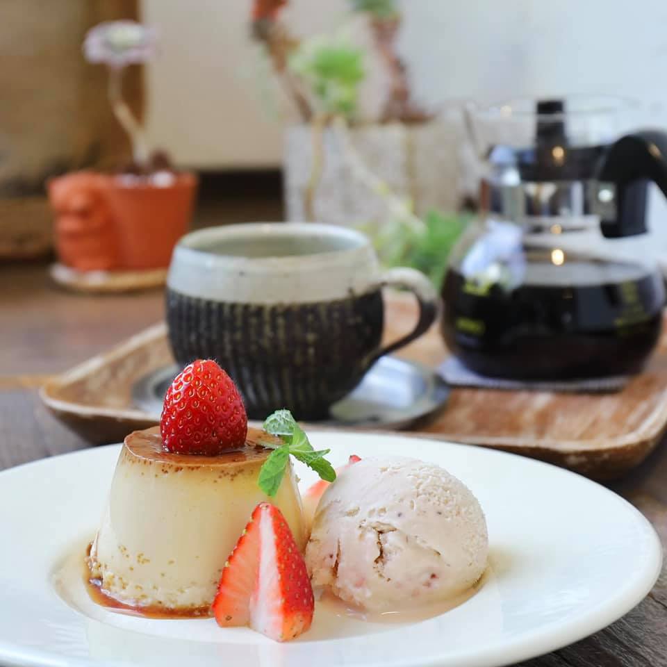 カフェ日々(ヒビ) アイス・ジェラート,プリン カスタードプリン+ストロベリーアイス