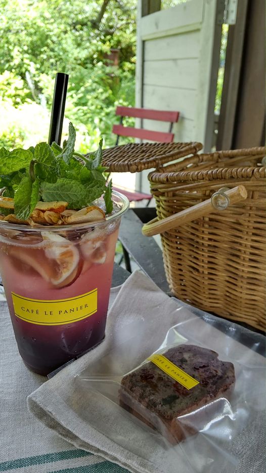 cafe le panier(カフェ ル パニエ) ドリンク,ケーキ・タルト メルローとカヴェルネのスパークリングノンアル&ガトーショコラ