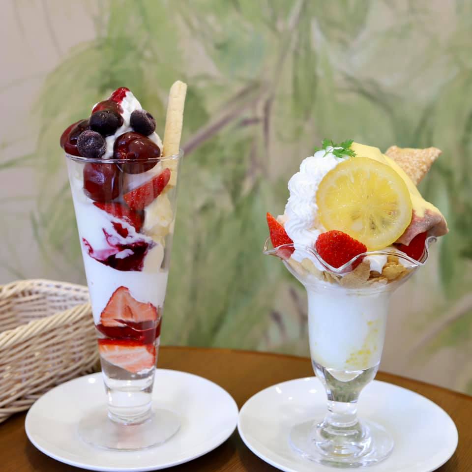パティスリーヒラノ(cafe HIRANO) パフェ・サンデー チェリーベリーパフェ&レモンクレープパフ