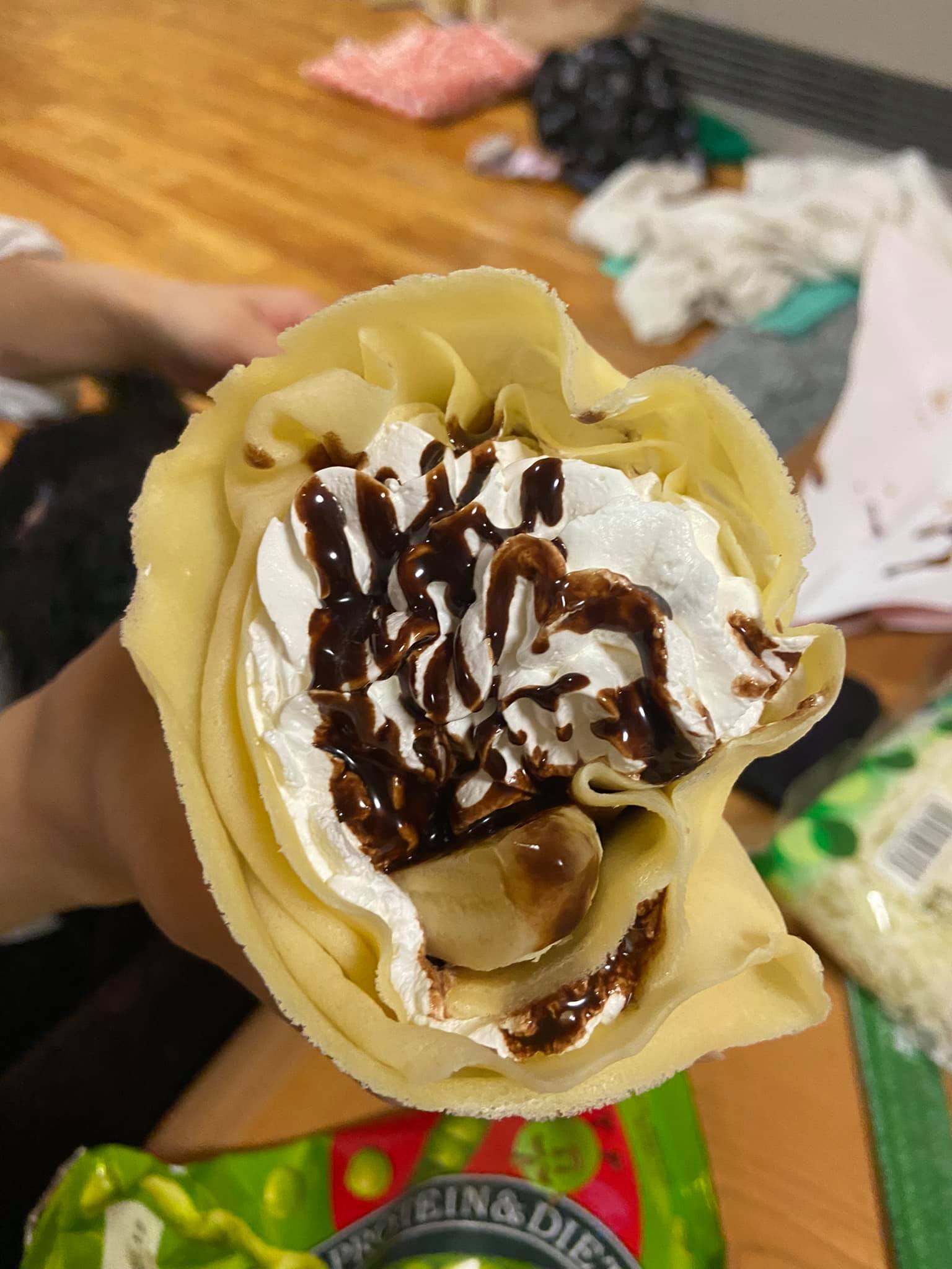 スーパー・コンビニ・その他 クレープ バナナチョコ生クリーム&イチゴ生クリーム