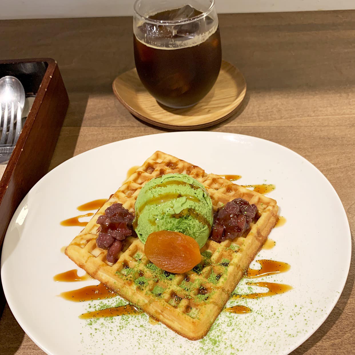 新小路カフェ（SHINKOJI CAFE）&nbsp;ワッフル&nbsp;ワッフル&抹茶アイス