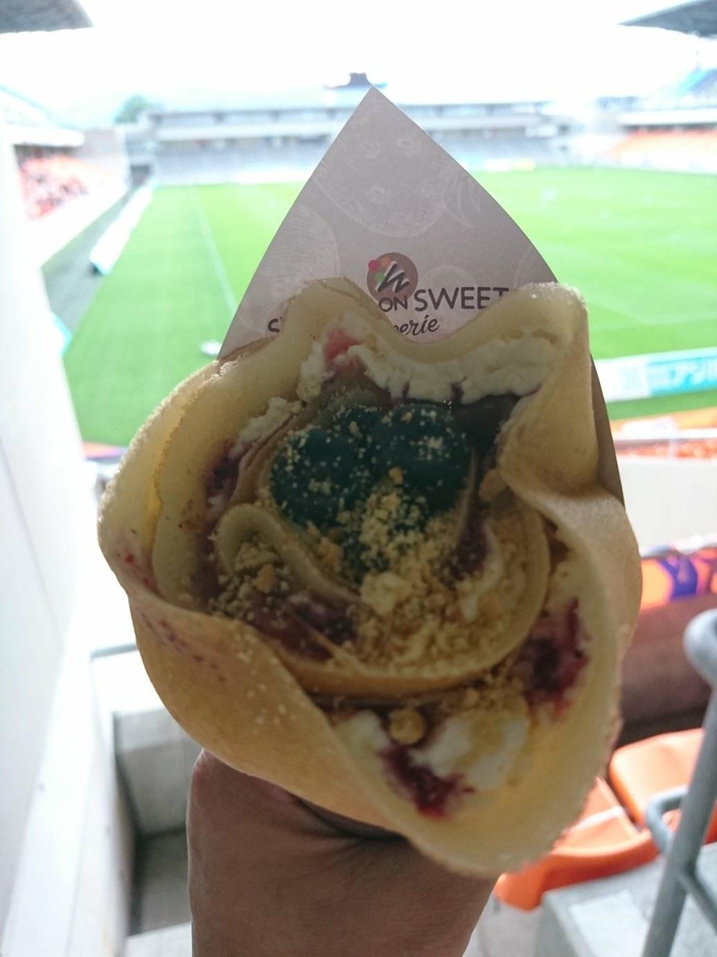 SWEETS ON SWEETS クレープ ブルーベリーチーズケーキ