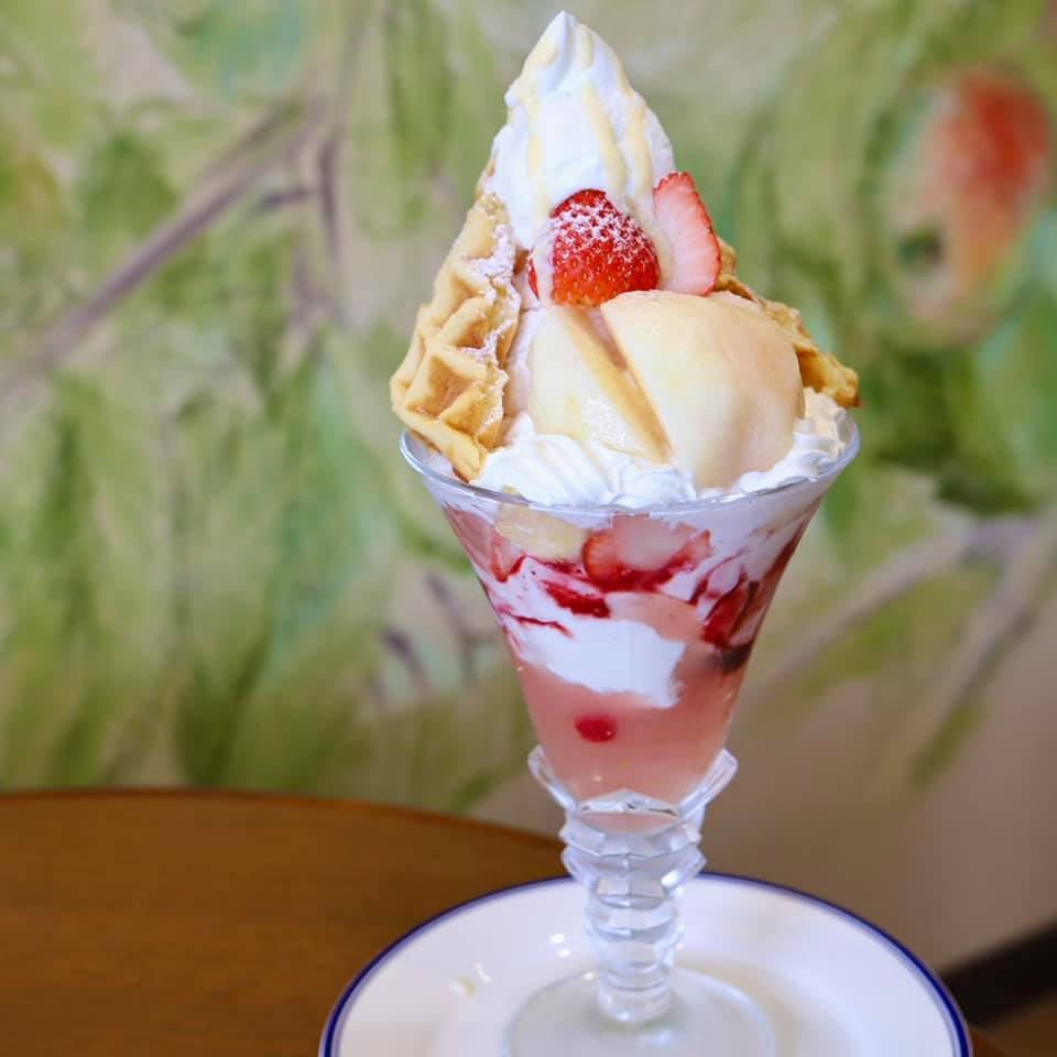 パティスリーヒラノ(cafe HIRANO) パフェ・サンデー 桃パフェ