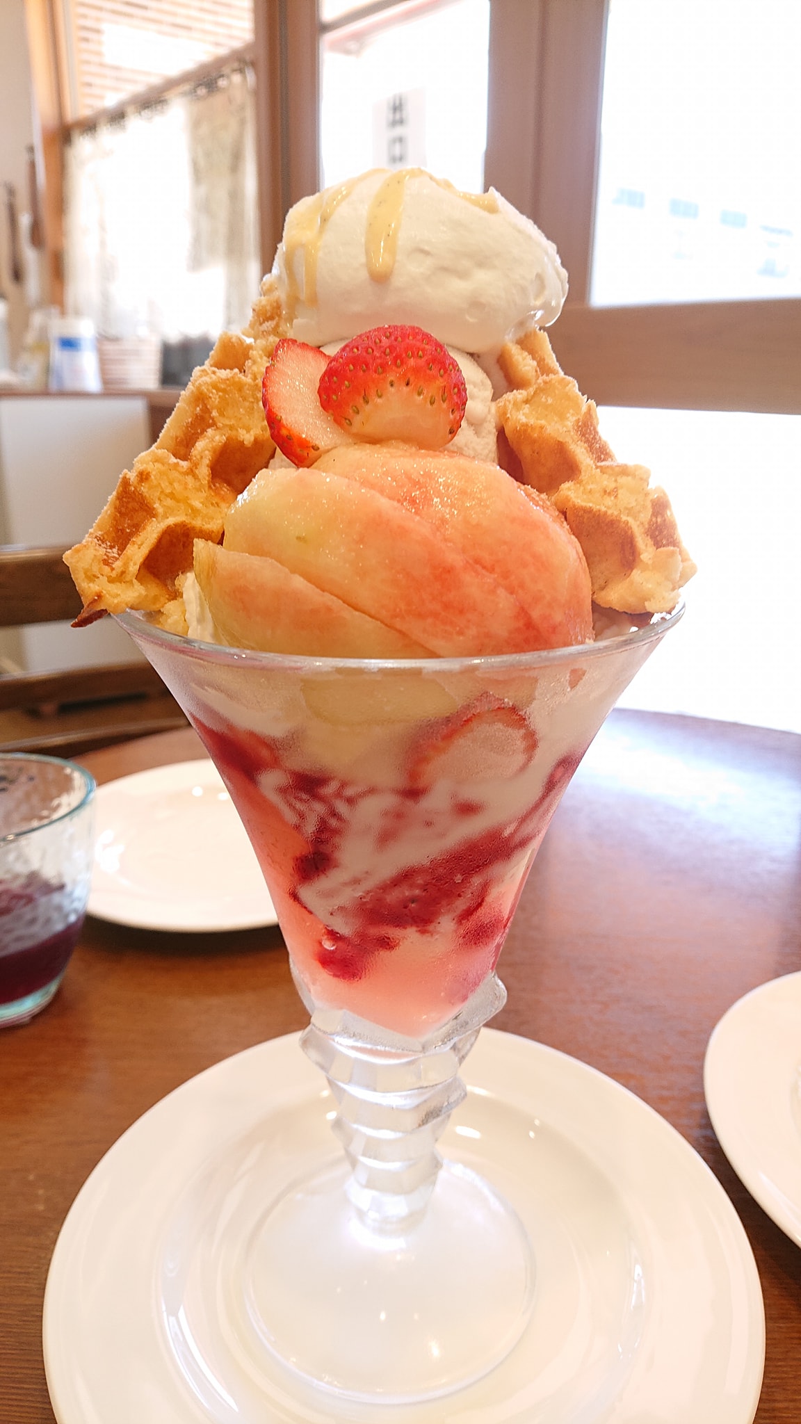 パティスリーヒラノ(cafe HIRANO) パフェ・サンデー 桃パフェ