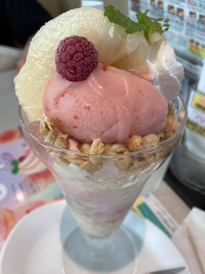 デニーズ(Denny’s) パフェ・サンデー 桃パフェ