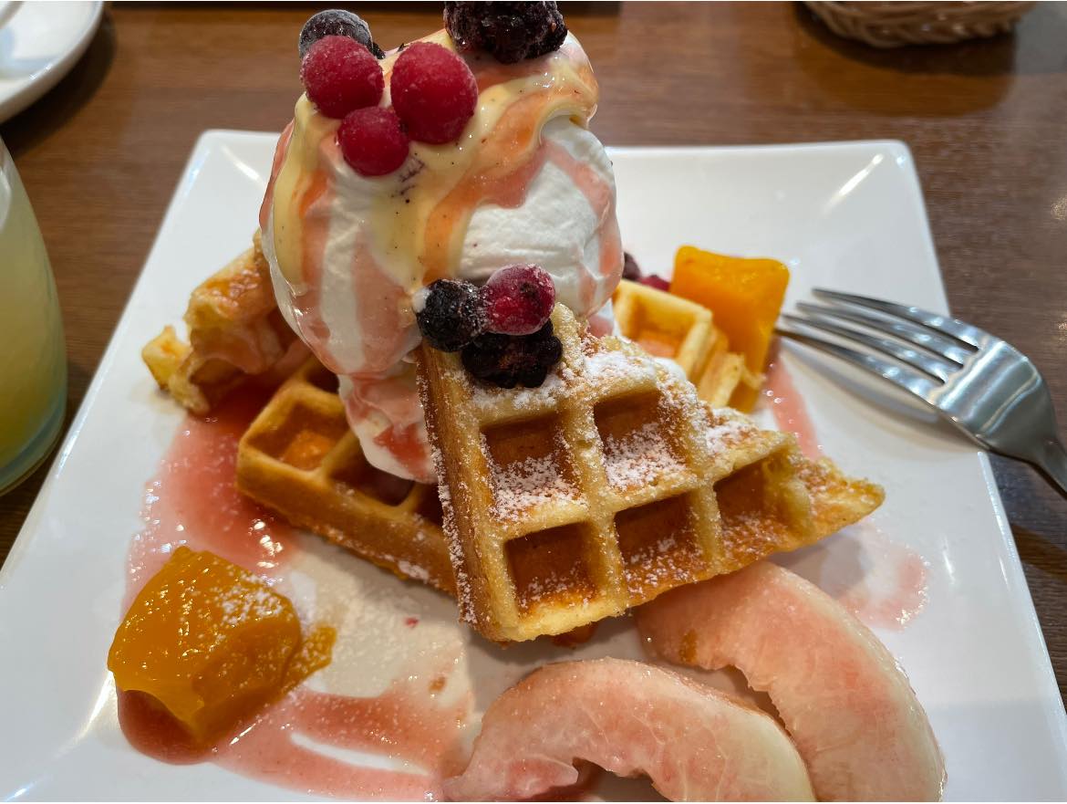 パティスリーヒラノ(cafe HIRANO) パフェ・サンデー 桃ワッフル