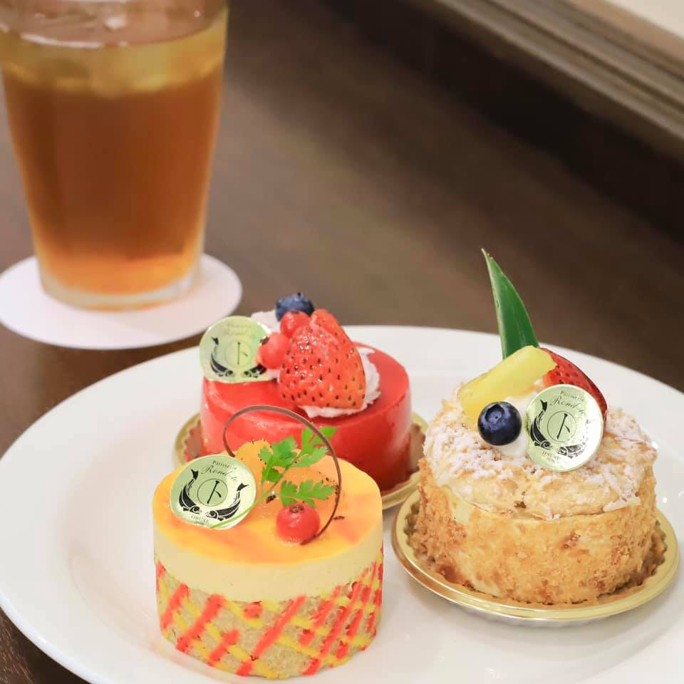 パティスリー ロント（Patisserie Rond-to）&nbsp;ケーキ・タルト&nbsp;ルイーズ＆ニ・ド・アナナス＆アグリューム