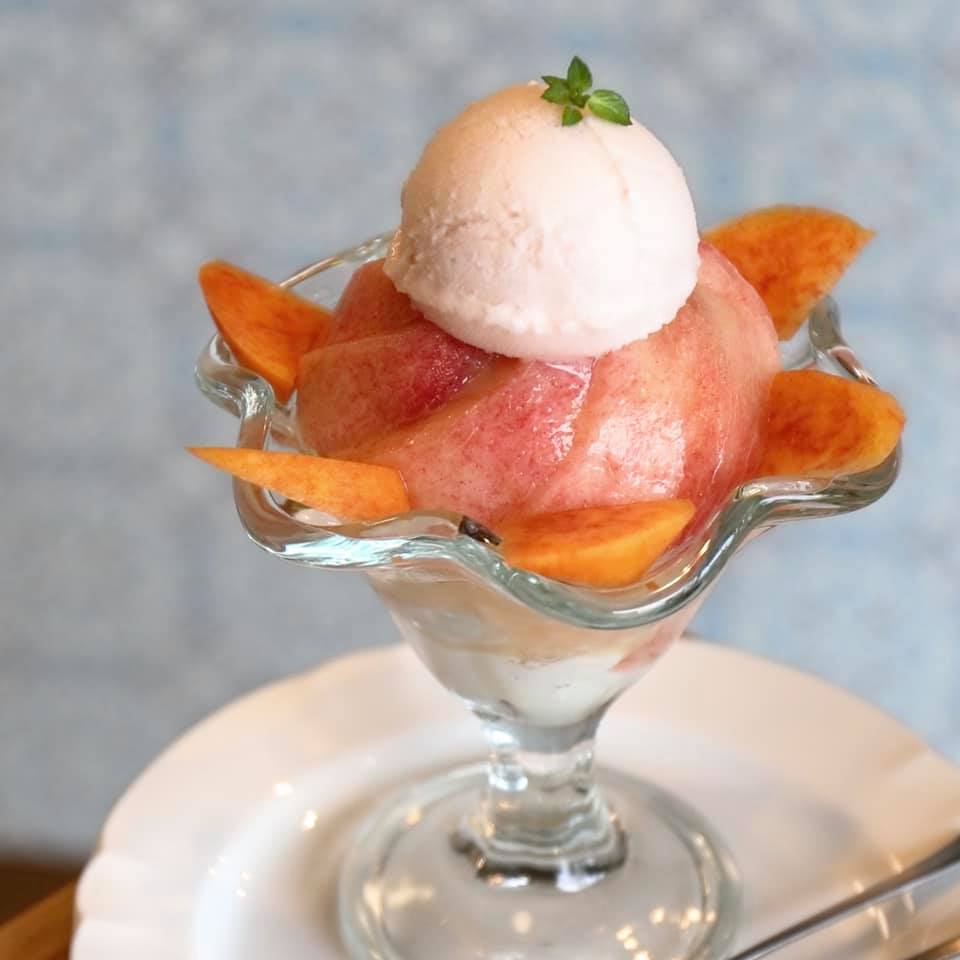 gâteaux maison un_brin(ガトーメゾン アンブラン) パフェ・サンデー 長野県産白桃のパフェ