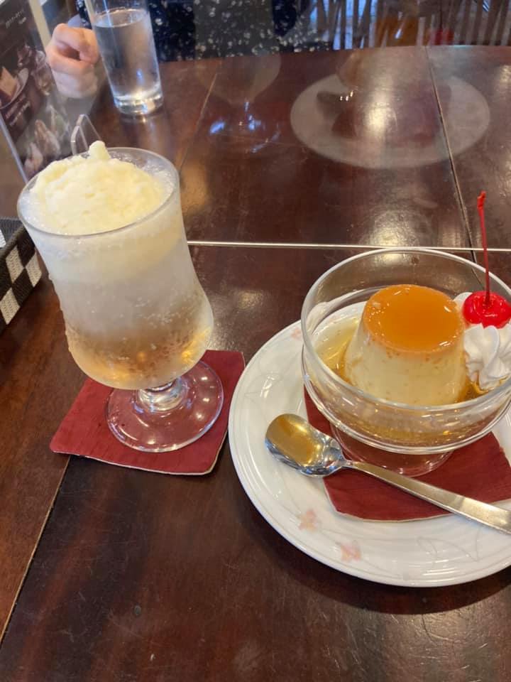 八十六温館 プリン,ドリンク ピーチフロートと昔ながらのプリン