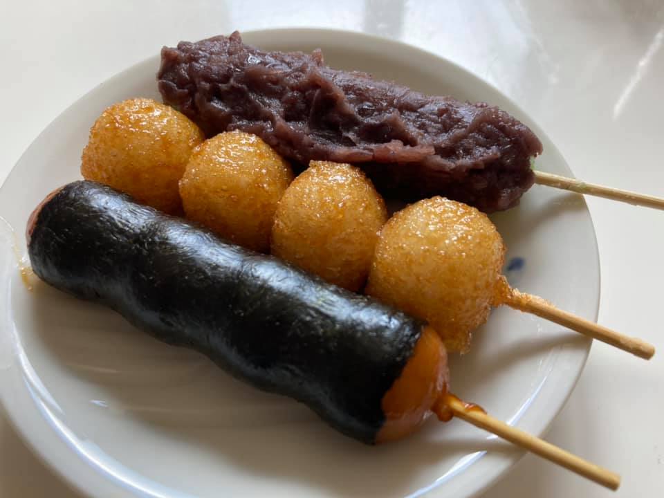 もち処いろは&nbsp;お団子&nbsp;あげ団子&のり団子&よもぎ団子
