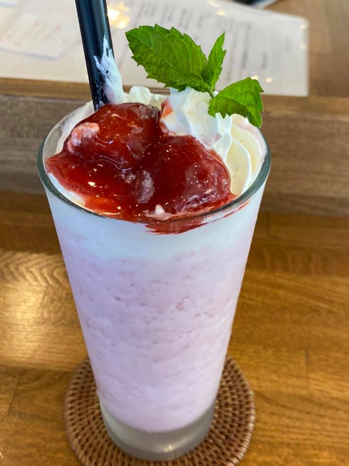 瑞祥LAUNDRY & CAFE シェイク いちごシェイク