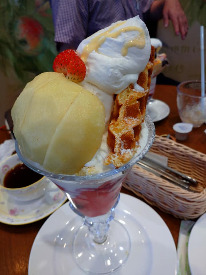 パティスリーヒラノ(cafe HIRANO) パフェ・サンデー 桃パフェ&メロンのパフェ
&カタラーナのパフェ