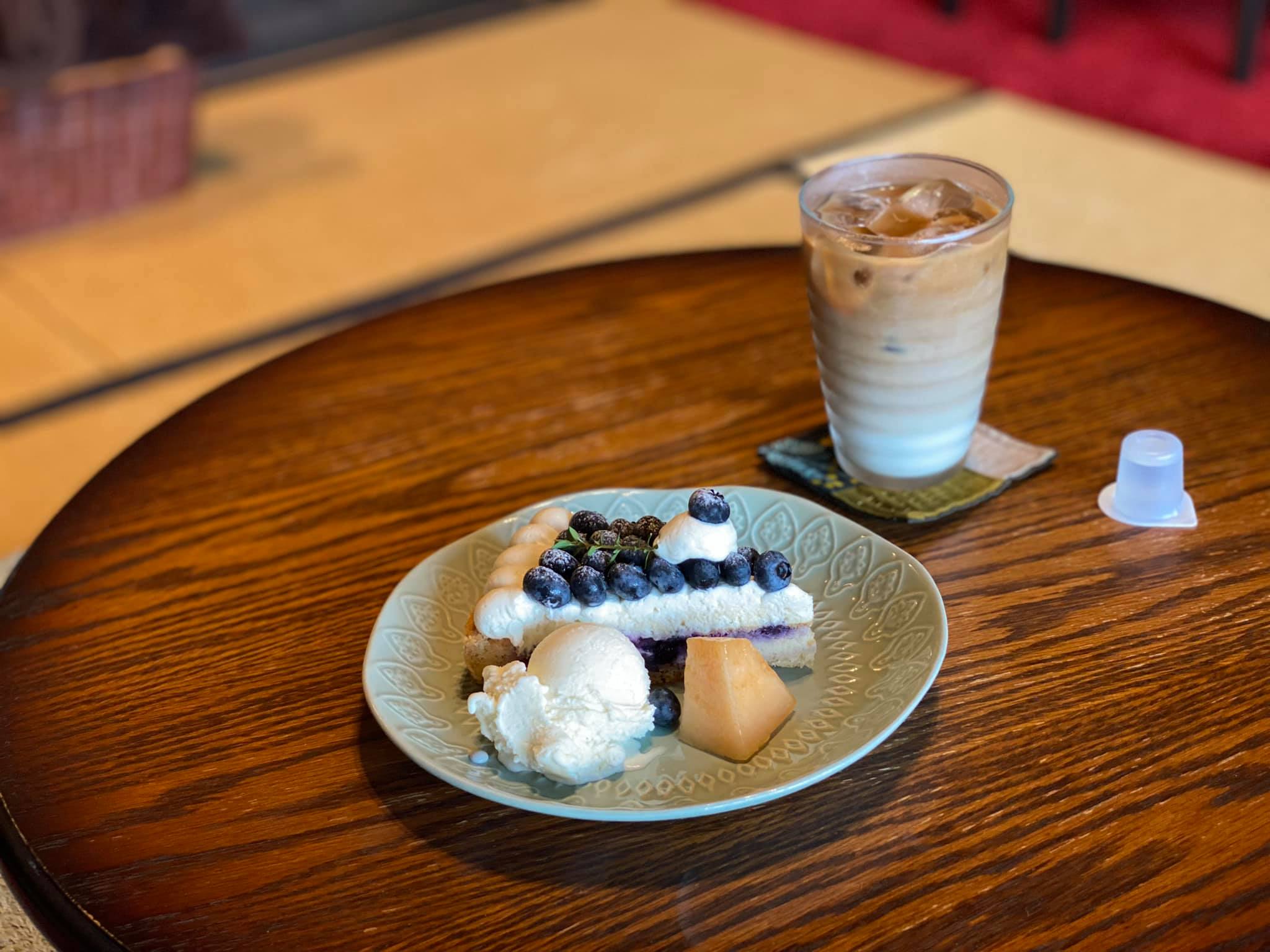 カフェ傳之丞(デンノジョウ) ケーキ・タルト ブルーベリーのクリームチーズケーキ