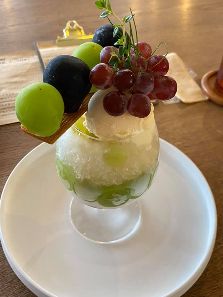 dessert&cafe Deko(デザート&カフェ デコ) パフェ・サンデー 葡萄パフェ