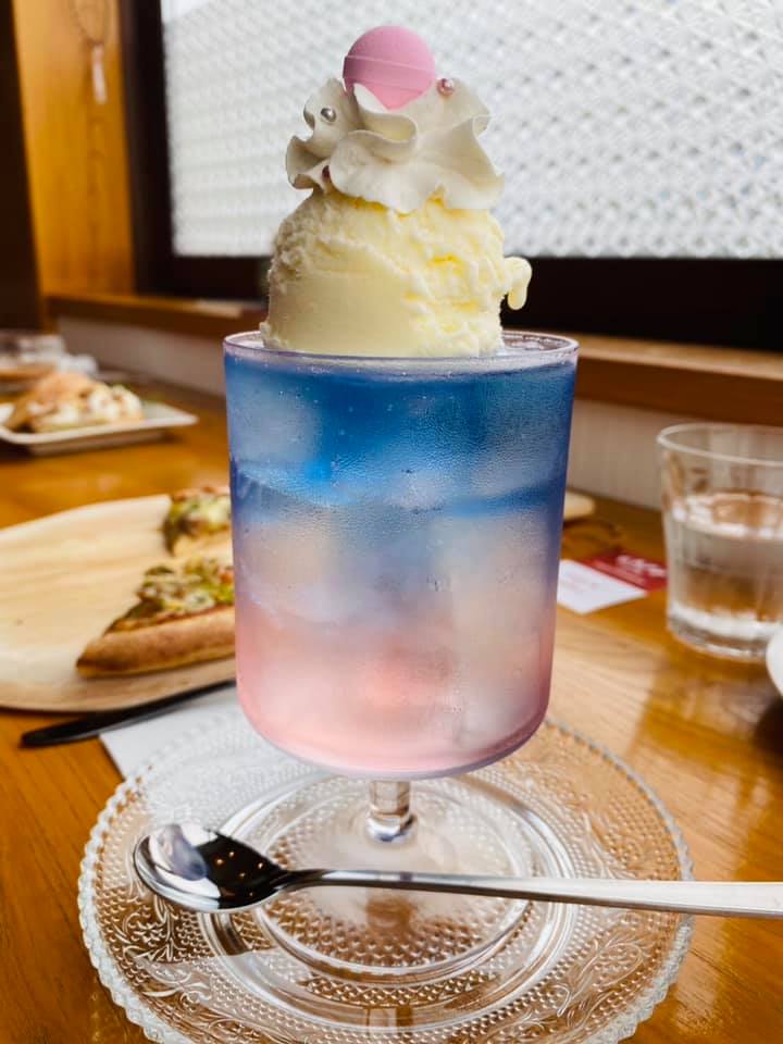CAFE VenuSheena（カフェヴィーナシーナ）&nbsp;ドリンク&nbsp;マジックアワーのクリームソーダ