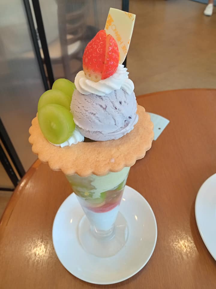 パティスリーヒラノ(cafe HIRANO) パフェ・サンデー シャインマスカットパフェ&桃パフェ