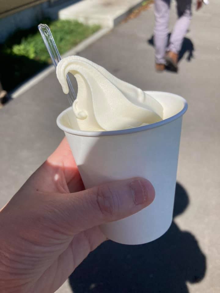 ヤツレン乳製品直売所 ソフトクリーム シュッポッポ牛乳ソフトクリーム